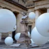 Attraverso territorio e scultura