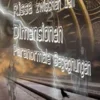 Risse zwischen den Dimensionen